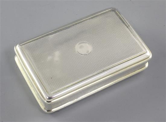 A George III silver snuff box, by William Eley II, Length 85mm. Weight: 4.1oz/130grms